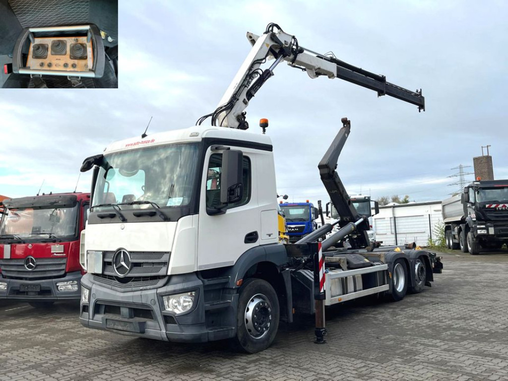 MERCEDES-BENZ Antos 2543 L 6x2 Abrollkipper mit Kran Funk+Greiferst. - Hook lift, Truk derek: gambar 1 MERCEDES-BENZ Antos 2543 L 6x2 Abrollkipper mit Kran Funk+Greiferst. - Hook lift, Truk derek: gambar 1