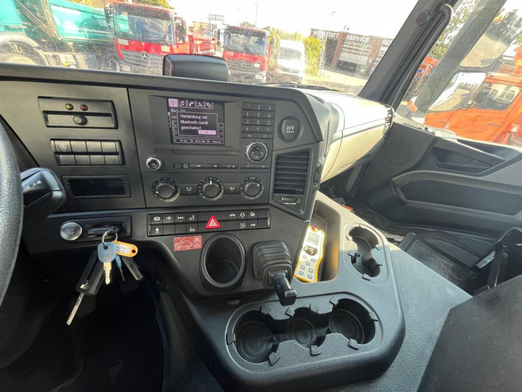 MERCEDES-BENZ Antos 2543 L 6x2 Abrollkipper mit Kran Funk+Greiferst. - Hook lift, Truk derek: gambar 2 MERCEDES-BENZ Antos 2543 L 6x2 Abrollkipper mit Kran Funk+Greiferst. - Hook lift, Truk derek: gambar 2