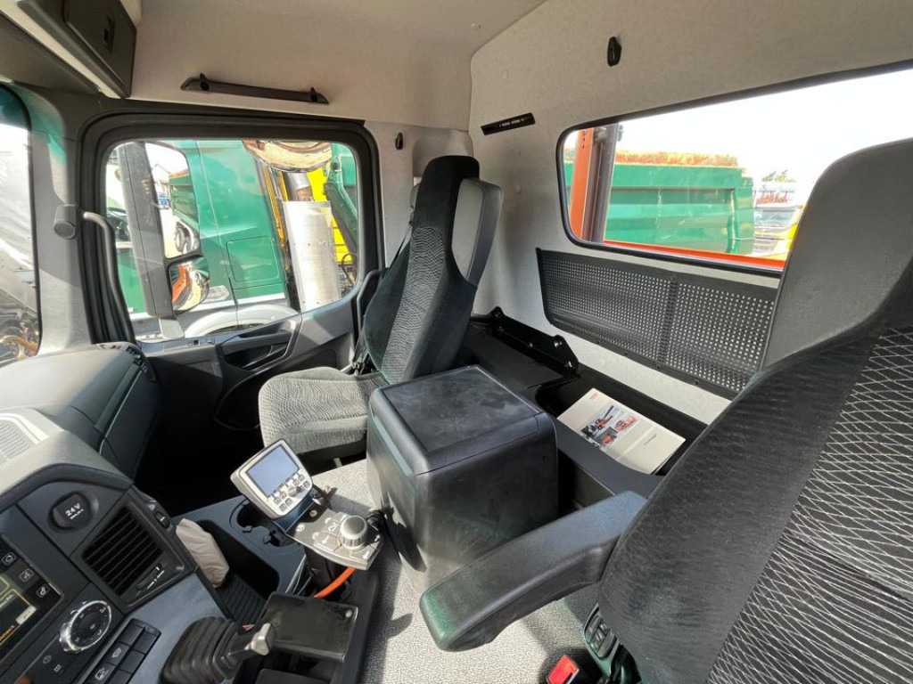 MERCEDES-BENZ Arocs 2135 AK 4x4 2-Achs Allradkipper Kommunalhydr. - Truk jungkit: gambar 4 MERCEDES-BENZ Arocs 2135 AK 4x4 2-Achs Allradkipper Kommunalhydr. - Truk jungkit: gambar 4