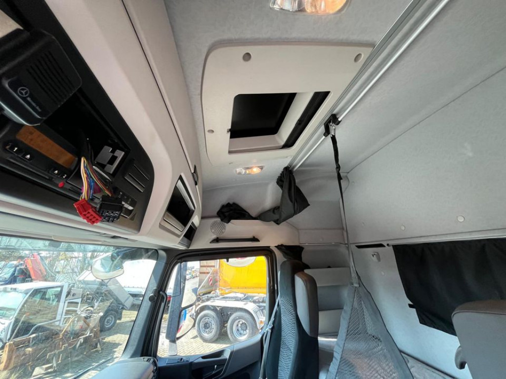 MERCEDES-BENZ Arocs 2545 6x4 HAD Pritsche Heckkran PK 41002 - Truk flatbed, Truk derek: gambar 3 MERCEDES-BENZ Arocs 2545 6x4 HAD Pritsche Heckkran PK 41002 - Truk flatbed, Truk derek: gambar 3