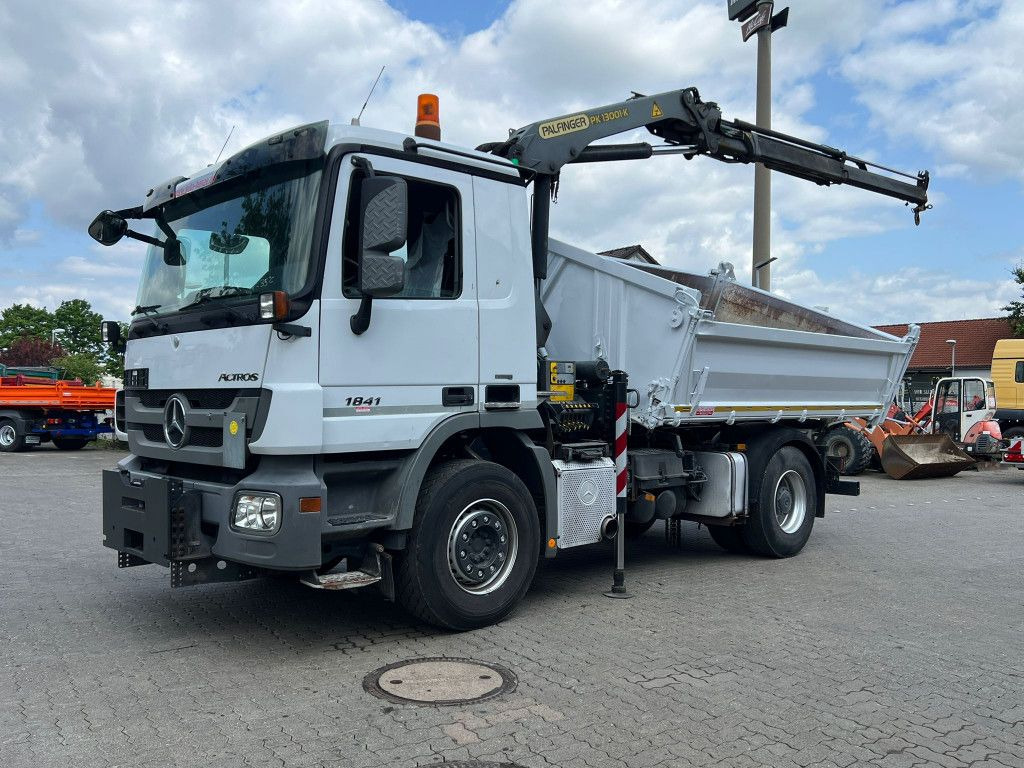 Mercedes-Benz Actros 1841 K 2-Achs Kipper Kran Funk/2xhydr+Gre Mercedes-Benz Actros 1841 K 2-Achs Kipper Kran Funk/2xhydr+Gre - Truk jungkit, Truk derek: gambar 1 Mercedes-Benz Actros 1841 K 2-Achs Kipper Kran Funk/2xhydr+Gre Mercedes-Benz Actros 1841 K 2-Achs Kipper Kran Funk/2xhydr+Gre - Truk jungkit, Truk derek: gambar 1