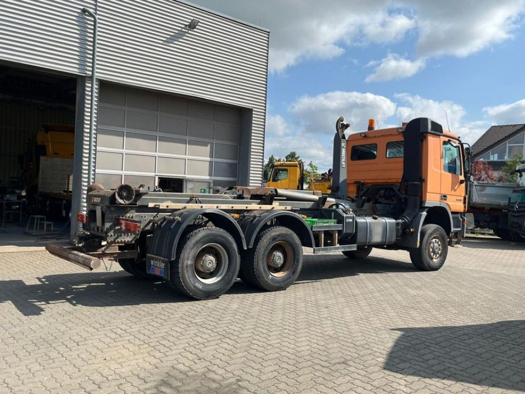 Mercedes-Benz Actros 3336 AK 6x6 Abrollkipper org. nur 84TKM - Hook lift: gambar 4 Mercedes-Benz Actros 3336 AK 6x6 Abrollkipper org. nur 84TKM - Hook lift: gambar 4