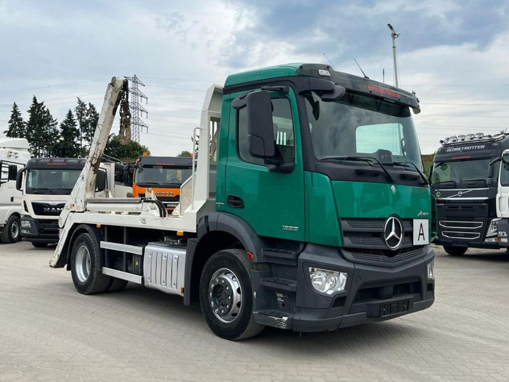 Mercedes-Benz Antos 1835 L 4x2 Absetzkipper VDL, Euro 6 - Truk skip loader: gambar 2 Mercedes-Benz Antos 1835 L 4x2 Absetzkipper VDL, Euro 6 - Truk skip loader: gambar 2