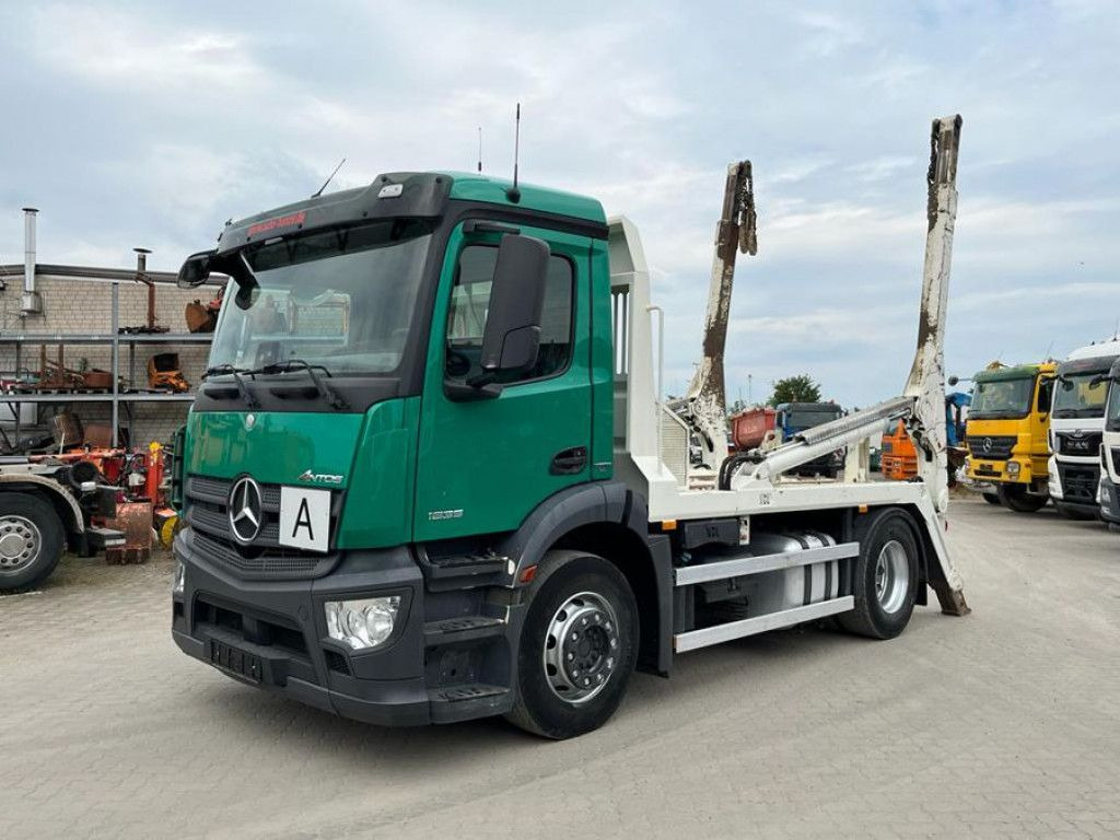 Mercedes-Benz Antos 1835 L 4x2 Absetzkipper VDL, Euro 6 - Truk skip loader: gambar 1 Mercedes-Benz Antos 1835 L 4x2 Absetzkipper VDL, Euro 6 - Truk skip loader: gambar 1