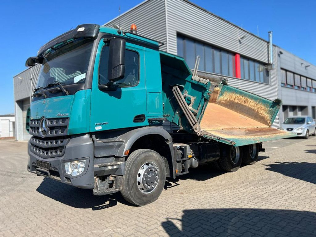Mercedes-Benz Arocs 2636 6x6 HAD 3-Achs Allradkipper Meiller Mercedes-Benz Arocs 2636 6x6 HAD 3-Achs Allradkipper Meiller - Truk jungkit: gambar 1 Mercedes-Benz Arocs 2636 6x6 HAD 3-Achs Allradkipper Meiller Mercedes-Benz Arocs 2636 6x6 HAD 3-Achs Allradkipper Meiller - Truk jungkit: gambar 1