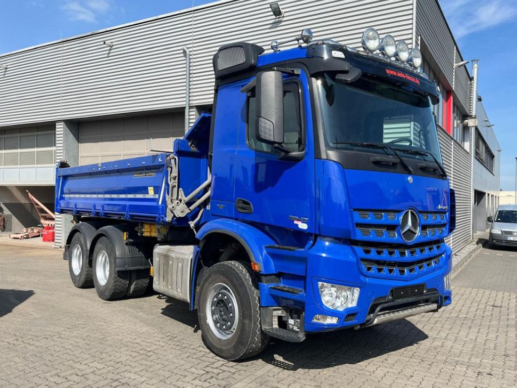 Mercedes-Benz Arocs 2642 6x4 3-Achs Kipper Bordmatik nur 163TK - Truk jungkit: gambar 2 Mercedes-Benz Arocs 2642 6x4 3-Achs Kipper Bordmatik nur 163TK - Truk jungkit: gambar 2