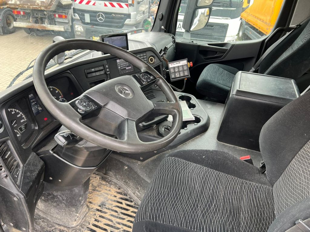 Mercedes-Benz Arocs 3240 B 8x4 Betonmischer Deutsch Top AP Ach - Truk pengaduk beton: gambar 5 Mercedes-Benz Arocs 3240 B 8x4 Betonmischer Deutsch Top AP Ach - Truk pengaduk beton: gambar 5