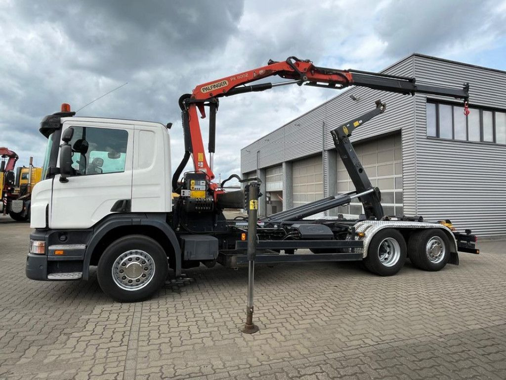 Scania P 360 6x2 Abrollkipper mit Kran Lift/Lenkachse Scania P 360 6x2 Abrollkipper mit Kran Lift/Lenkachse - Hook lift, Truk derek: gambar 3 Scania P 360 6x2 Abrollkipper mit Kran Lift/Lenkachse Scania P 360 6x2 Abrollkipper mit Kran Lift/Lenkachse - Hook lift, Truk derek: gambar 3