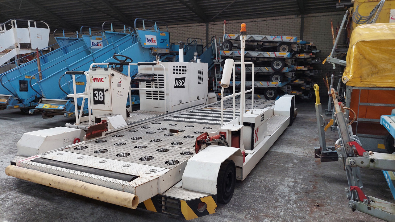 CLT-8 FMC Speedloader - Pemuat kargo pesawat terbang: gambar 1 CLT-8 FMC Speedloader - Pemuat kargo pesawat terbang: gambar 1