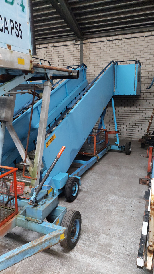 Passenger Stairs SACO 2-2.80 - Tangga pesawat: gambar 1 Passenger Stairs SACO 2-2.80 - Tangga pesawat: gambar 1