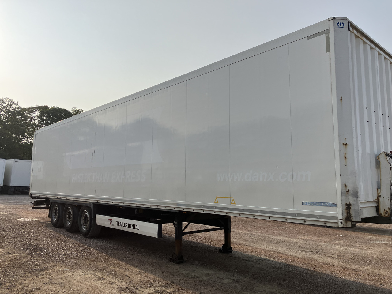 KRONE BOX - DOUPLESTOCK - Semi-trailer kotak tertutup: gambar 3 KRONE BOX - DOUPLESTOCK - Semi-trailer kotak tertutup: gambar 3