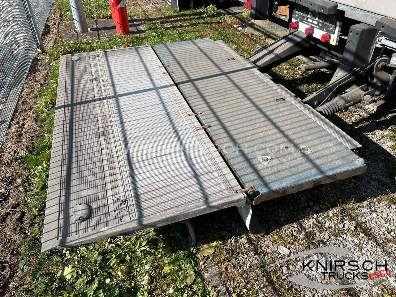 SCHMITZ SKO 24 Doppelstock, LBW 2000 kg, Liftachse - Semi-trailer isotermal: gambar 5 SCHMITZ SKO 24 Doppelstock, LBW 2000 kg, Liftachse - Semi-trailer isotermal: gambar 5