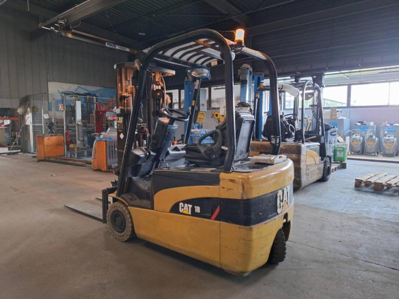 Caterpillar EP18NT - Forklift listrik: gambar 5 Caterpillar EP18NT - Forklift listrik: gambar 5