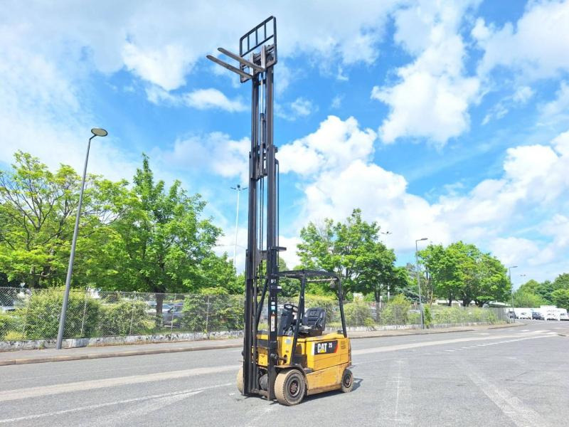 Caterpillar EP25KP - Forklift listrik: gambar 4 Caterpillar EP25KP - Forklift listrik: gambar 4