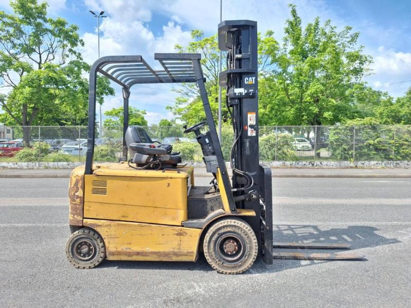 Caterpillar EP25KP - Forklift listrik: gambar 3 Caterpillar EP25KP - Forklift listrik: gambar 3