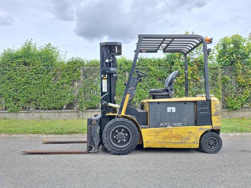 Caterpillar EP30K - Forklift listrik: gambar 3 Caterpillar EP30K - Forklift listrik: gambar 3