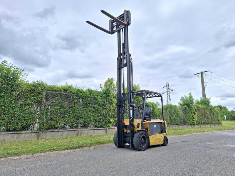 Caterpillar EP30K - Forklift listrik: gambar 5 Caterpillar EP30K - Forklift listrik: gambar 5