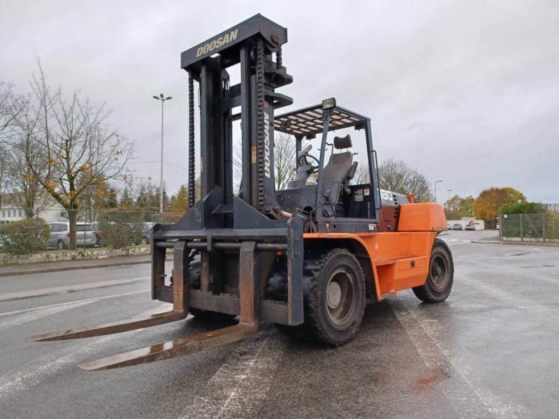 Doosan D1808-S - Forklift diesel: gambar 2 Doosan D1808-S - Forklift diesel: gambar 2