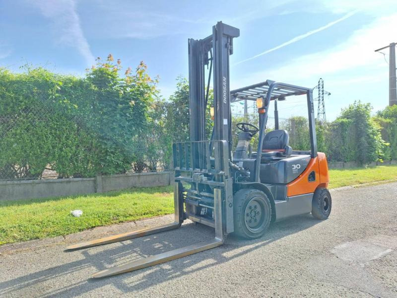 Doosan D30S 5 - Forklift diesel: gambar 2 Doosan D30S 5 - Forklift diesel: gambar 2