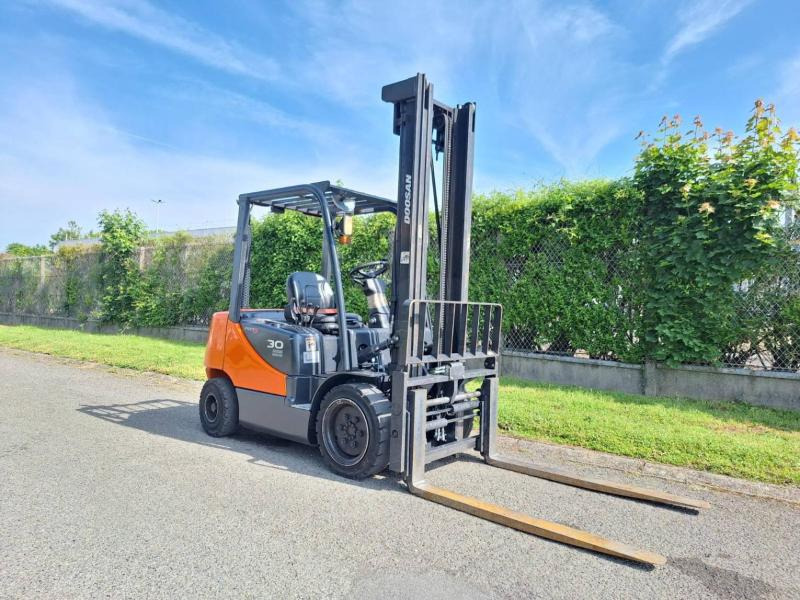 Doosan D30S 5 - Forklift diesel: gambar 1 Doosan D30S 5 - Forklift diesel: gambar 1