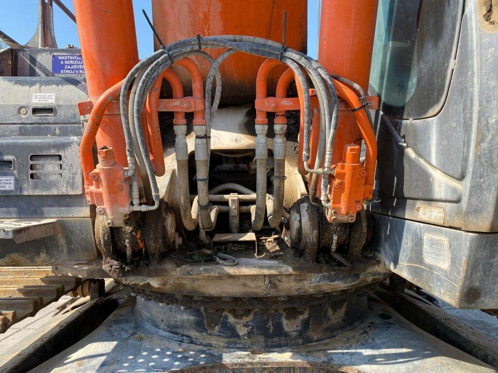 Hitachi ZX350LC-6 - Ekskavator perayap: gambar 5 Hitachi ZX350LC-6 - Ekskavator perayap: gambar 5