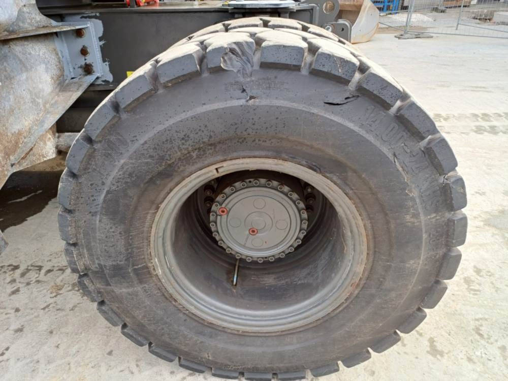 Mesin pengisi Sennebogen 735E: gambar 8 Mesin pengisi Sennebogen 735E: gambar 8