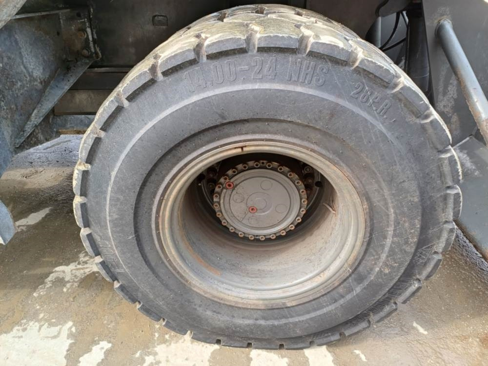 Mesin pengisi Sennebogen 735E: gambar 6 Mesin pengisi Sennebogen 735E: gambar 6