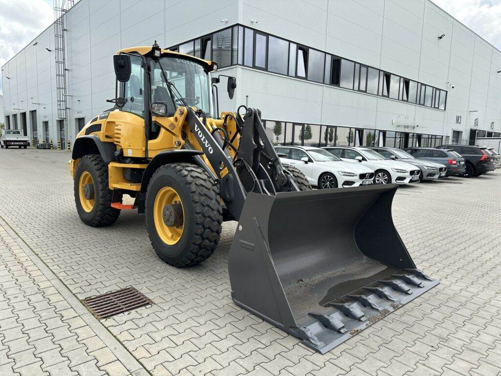Volvo L45HS - Wheel loader: gambar 1 Volvo L45HS - Wheel loader: gambar 1