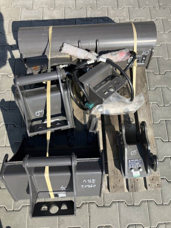 Volvo Löffelset inkl. Schnellwechsler für EC18 - Backhoe loader: gambar 2 Volvo Löffelset inkl. Schnellwechsler für EC18 - Backhoe loader: gambar 2