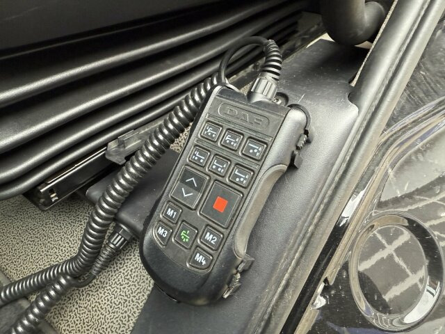 Truk derek DAF CF 450 FAN 6x2 Pritsche mit Kran HIAB 188 E-6: gambar 6