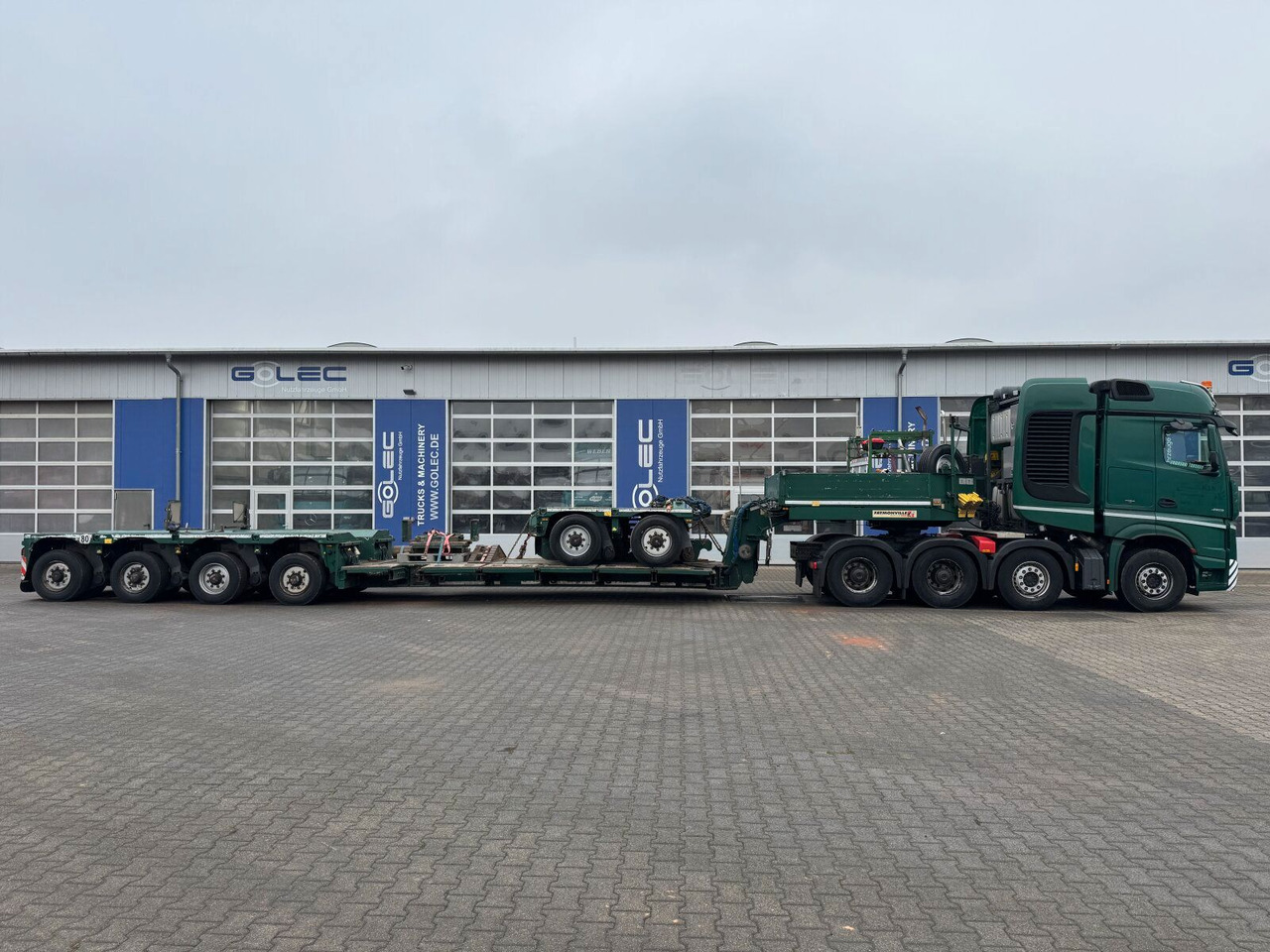 Faymonville STBZ-6VA Tieflader 4+2 Achse + Schwerlast *83 T - Semi-trailer low bed: gambar 4 Faymonville STBZ-6VA Tieflader 4+2 Achse + Schwerlast *83 T - Semi-trailer low bed: gambar 4