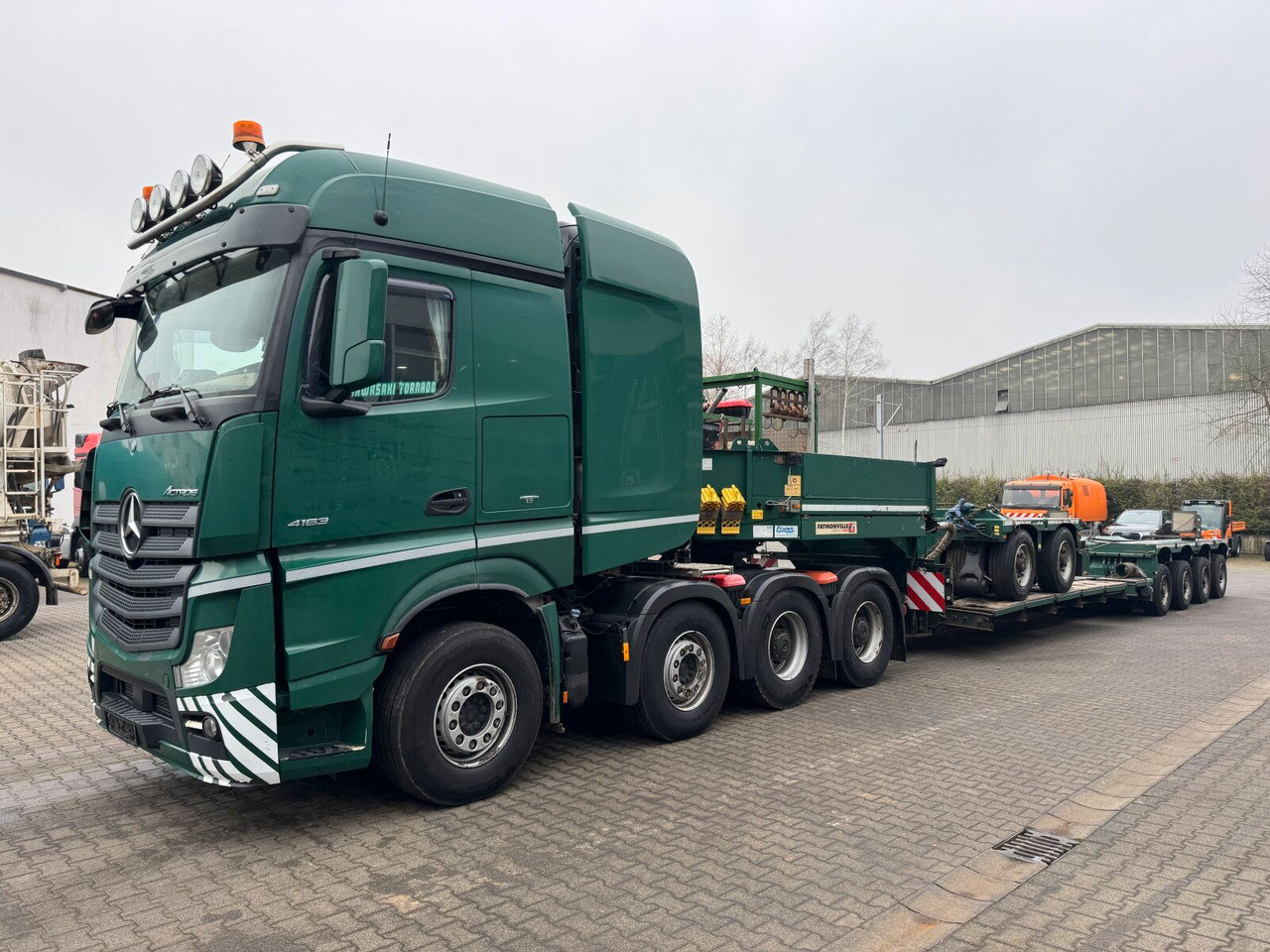 Faymonville STBZ-6VA Tieflader 4+2 Achse + Schwerlast *83 T - Semi-trailer low bed: gambar 2 Faymonville STBZ-6VA Tieflader 4+2 Achse + Schwerlast *83 T - Semi-trailer low bed: gambar 2