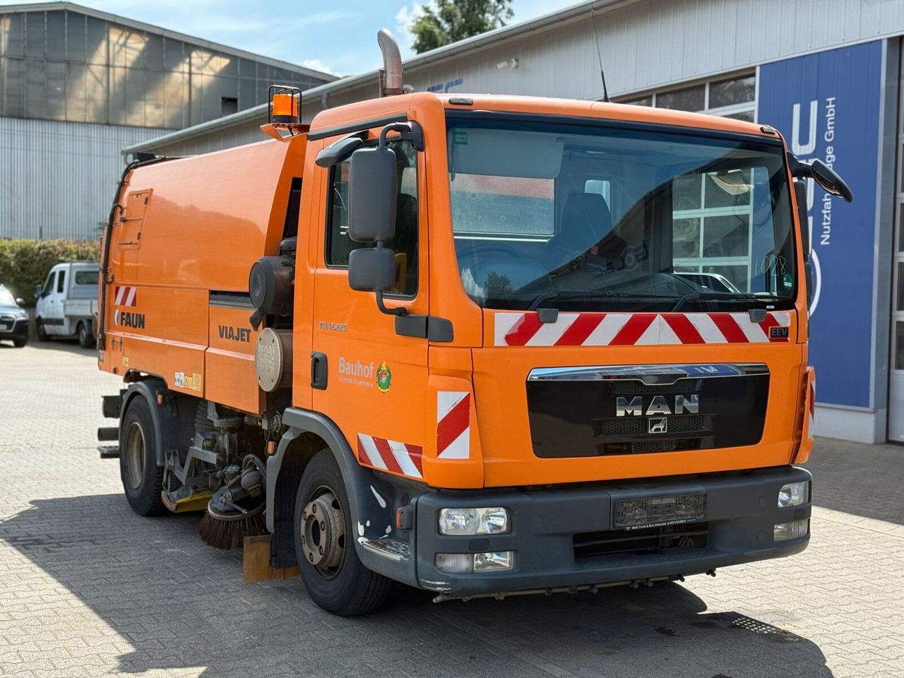 MAN 12.220 4x2 BL Kehrmaschine Viajet 5RHS - Penyapu jalan: gambar 1 MAN 12.220 4x2 BL Kehrmaschine Viajet 5RHS - Penyapu jalan: gambar 1