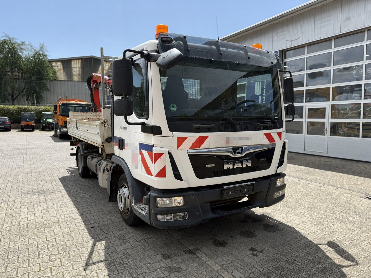 MAN TGL 8.220 4x2 Kipper Kran Palfinger 7.001-K A - Van jungkit: gambar 1 MAN TGL 8.220 4x2 Kipper Kran Palfinger 7.001-K A - Van jungkit: gambar 1