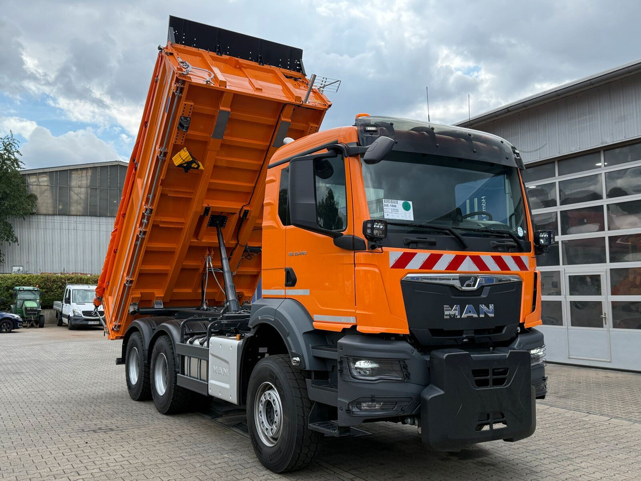 MAN TGS 33.440 6x4 Kipper MEILLER Bordmatik Frontpl. - Truk jungkit: gambar 2 MAN TGS 33.440 6x4 Kipper MEILLER Bordmatik Frontpl. - Truk jungkit: gambar 2
