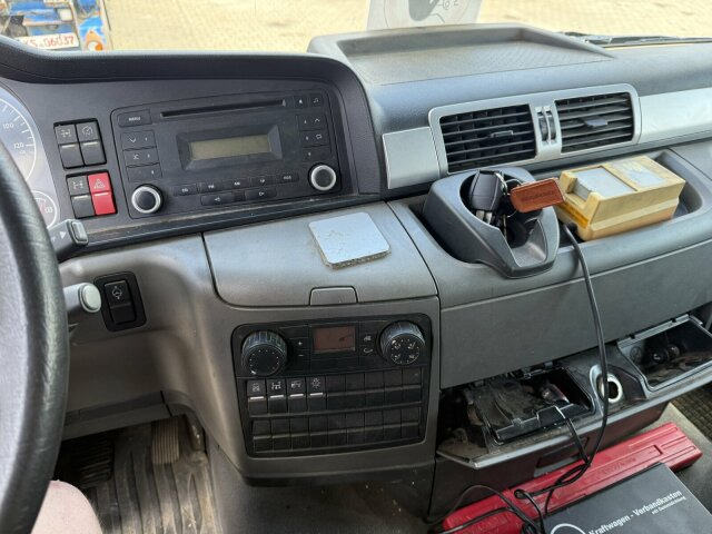 MAN TGS 35.360 8X4 BB Dachdecker Kran bis 52 m - Truk derek: gambar 3 MAN TGS 35.360 8X4 BB Dachdecker Kran bis 52 m - Truk derek: gambar 3