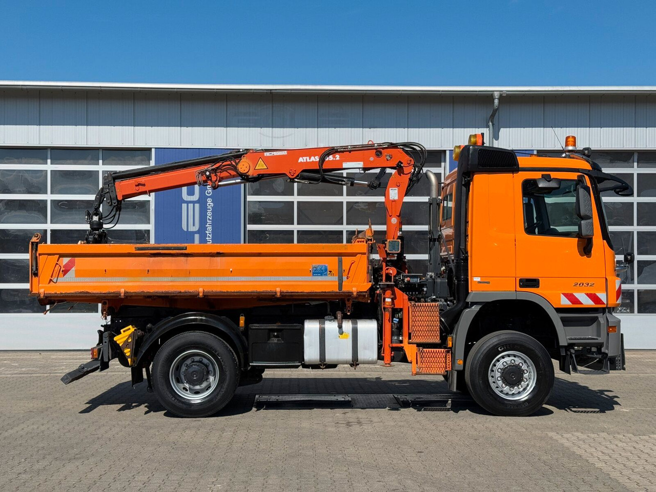 Mercedes-Benz ACTROS 2044 4x4 Kipper Kran ATLAS 65.2 A2L - Truk jungkit, Truk derek: gambar 3 Mercedes-Benz ACTROS 2044 4x4 Kipper Kran ATLAS 65.2 A2L - Truk jungkit, Truk derek: gambar 3