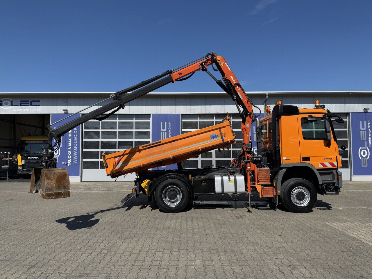 Mercedes-Benz ACTROS 2044 4x4 Kipper Kran ATLAS 65.2 A2L - Truk jungkit, Truk derek: gambar 4 Mercedes-Benz ACTROS 2044 4x4 Kipper Kran ATLAS 65.2 A2L - Truk jungkit, Truk derek: gambar 4