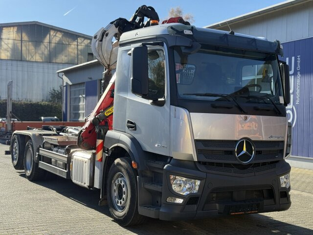 Mercedes-Benz ACTROS 2546 6x2 Abrollkip Kran Palfinger Q150Z95 - Hook lift, Truk derek: gambar 1 Mercedes-Benz ACTROS 2546 6x2 Abrollkip Kran Palfinger Q150Z95 - Hook lift, Truk derek: gambar 1