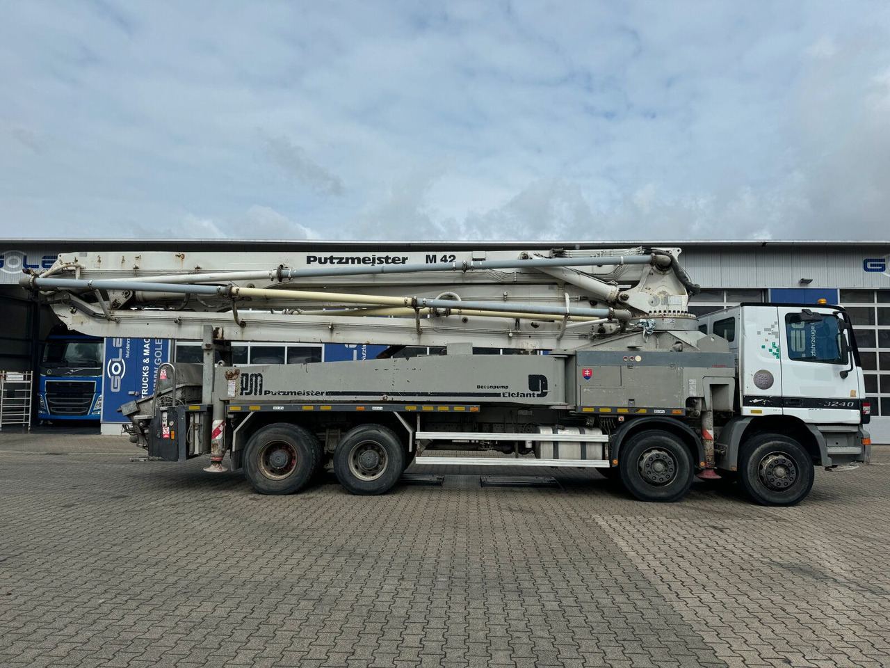 Mercedes-Benz ACTROS 3240 8x4 Betonpumpe PUTZMEISTER BSF 42 M - Truk pompa beton: gambar 4 Mercedes-Benz ACTROS 3240 8x4 Betonpumpe PUTZMEISTER BSF 42 M - Truk pompa beton: gambar 4