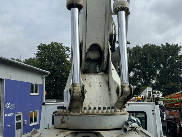 Mercedes-Benz ACTROS 3240 8x4 Betonpumpe PUTZMEISTER BSF 42 M - Truk pompa beton: gambar 2 Mercedes-Benz ACTROS 3240 8x4 Betonpumpe PUTZMEISTER BSF 42 M - Truk pompa beton: gambar 2