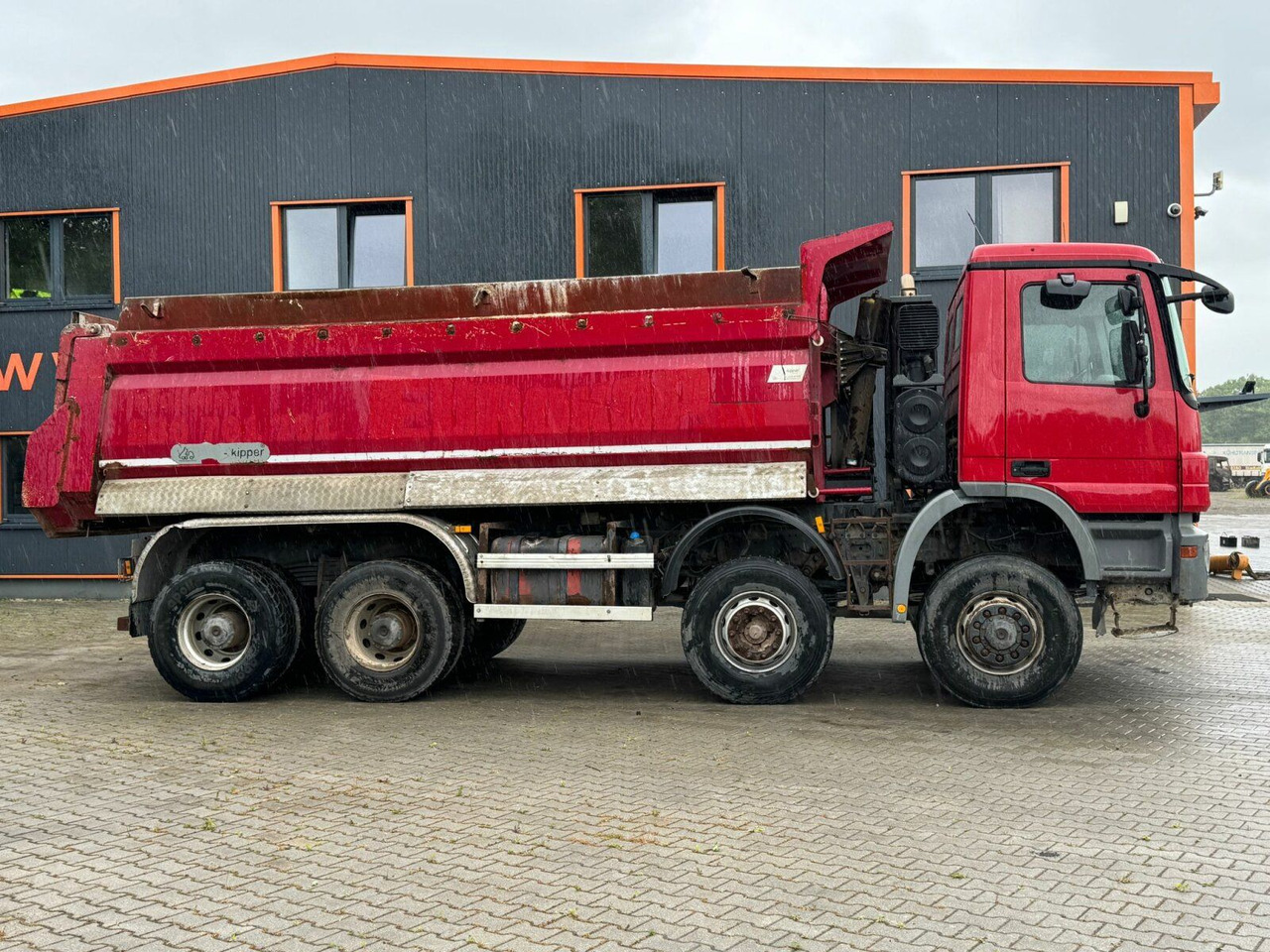 Mercedes-Benz ACTROS 4141 EURO4 8x6 Muldenkipper - Truk jungkit: gambar 4 Mercedes-Benz ACTROS 4141 EURO4 8x6 Muldenkipper - Truk jungkit: gambar 4