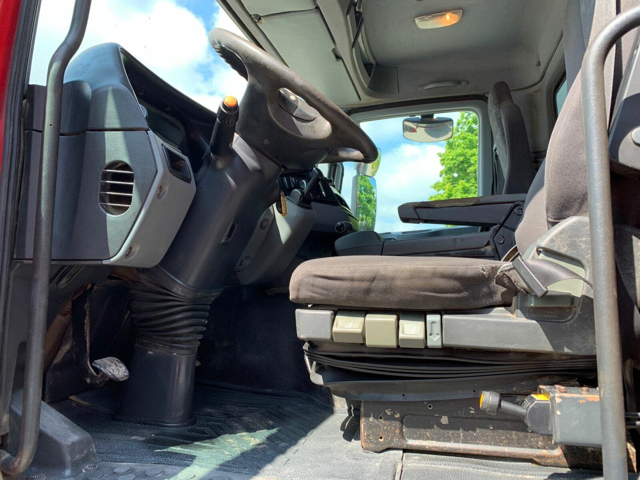 Truk jungkit Mercedes-Benz ACTROS 4141 EURO4 8x8 Muldenkipper: gambar 8