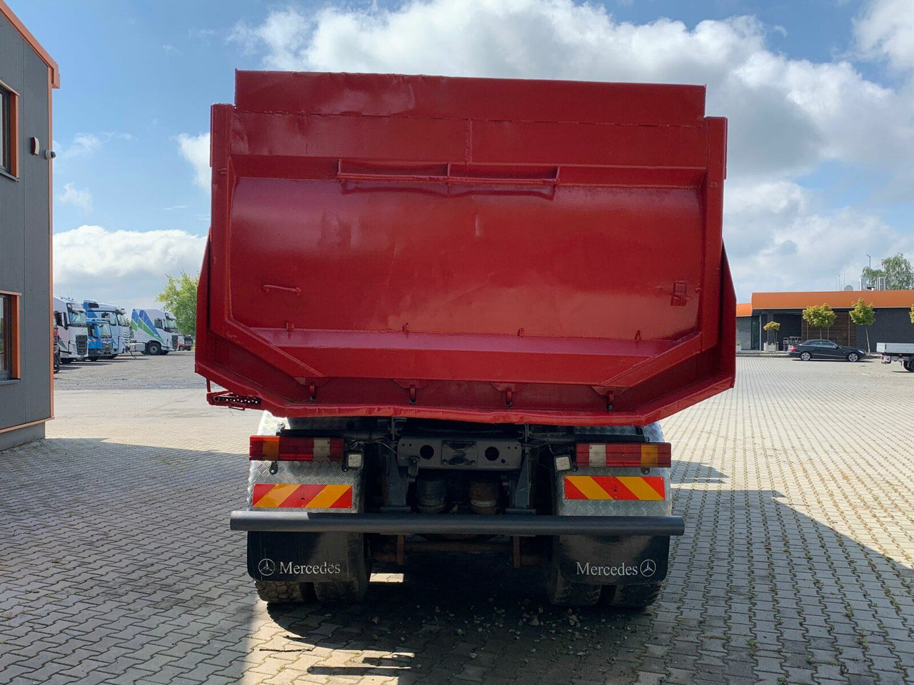 Truk jungkit Mercedes-Benz ACTROS 4141 EURO4 8x8 Muldenkipper: gambar 6