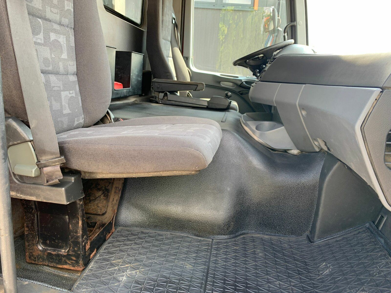 Truk jungkit Mercedes-Benz ACTROS 4141 EURO4 8x8 Muldenkipper: gambar 15