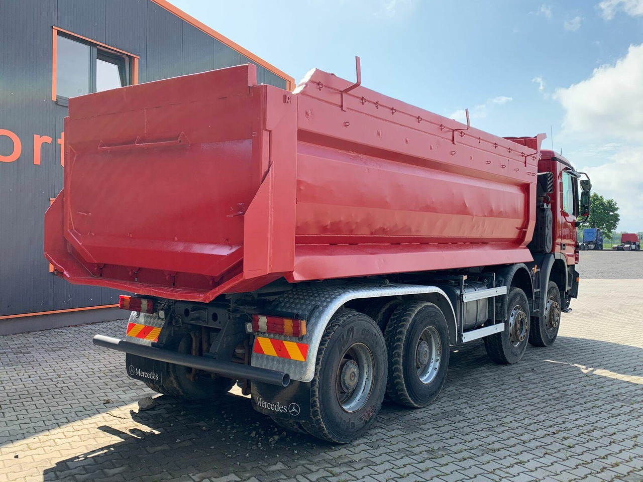 Mercedes-Benz ACTROS 4141 EURO4 8x8 Muldenkipper - Truk jungkit: gambar 5 Mercedes-Benz ACTROS 4141 EURO4 8x8 Muldenkipper - Truk jungkit: gambar 5