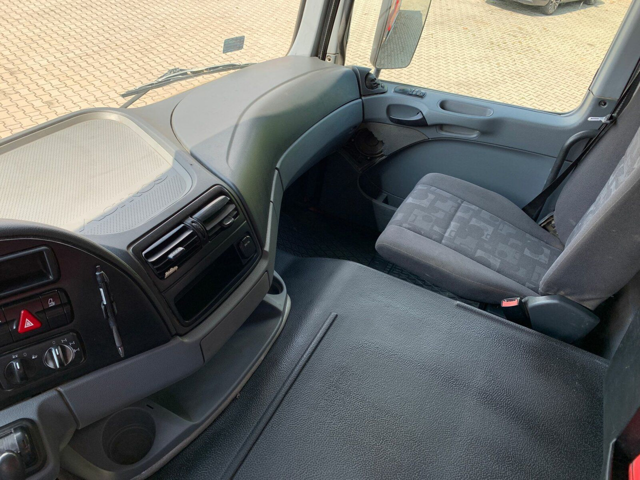 Truk jungkit Mercedes-Benz ACTROS 4141 EURO4 8x8 Muldenkipper: gambar 12