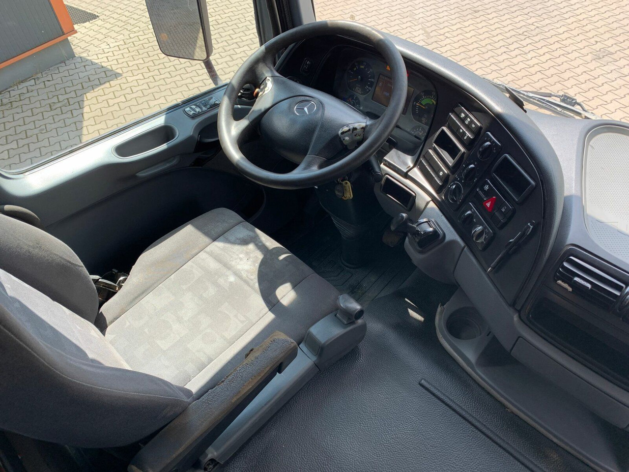 Truk jungkit Mercedes-Benz ACTROS 4141 EURO4 8x8 Muldenkipper: gambar 17