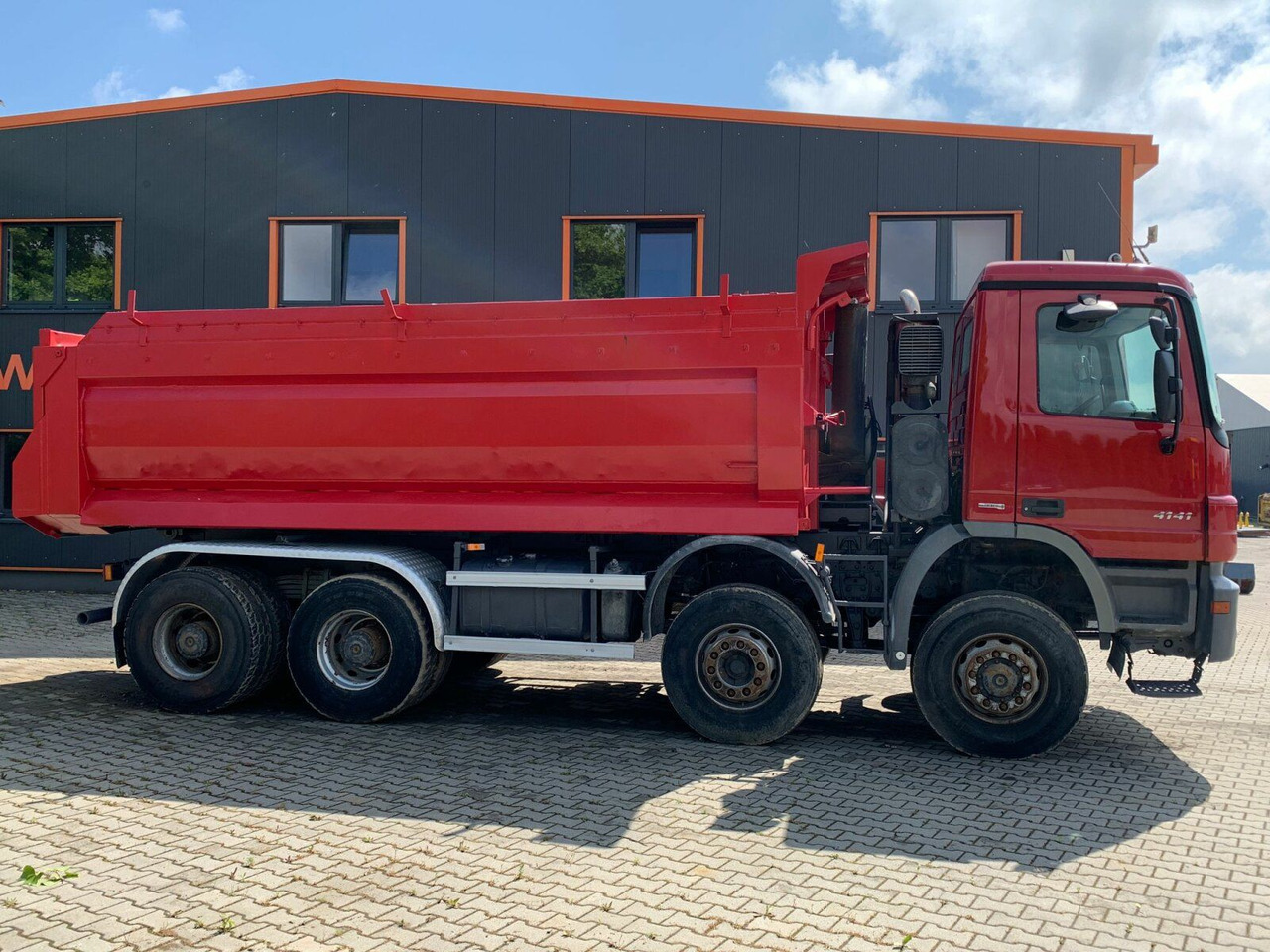 Mercedes-Benz ACTROS 4141 EURO4 8x8 Muldenkipper - Truk jungkit: gambar 4 Mercedes-Benz ACTROS 4141 EURO4 8x8 Muldenkipper - Truk jungkit: gambar 4