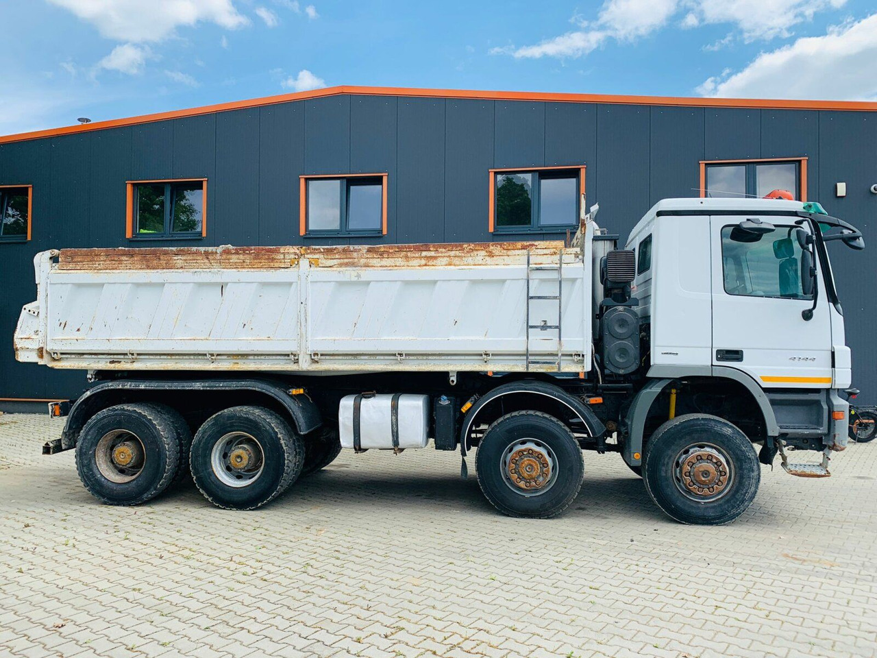 Mercedes-Benz ACTROS 4144 8x8 EURO4 DSK Meiller - Truk jungkit: gambar 2 Mercedes-Benz ACTROS 4144 8x8 EURO4 DSK Meiller - Truk jungkit: gambar 2